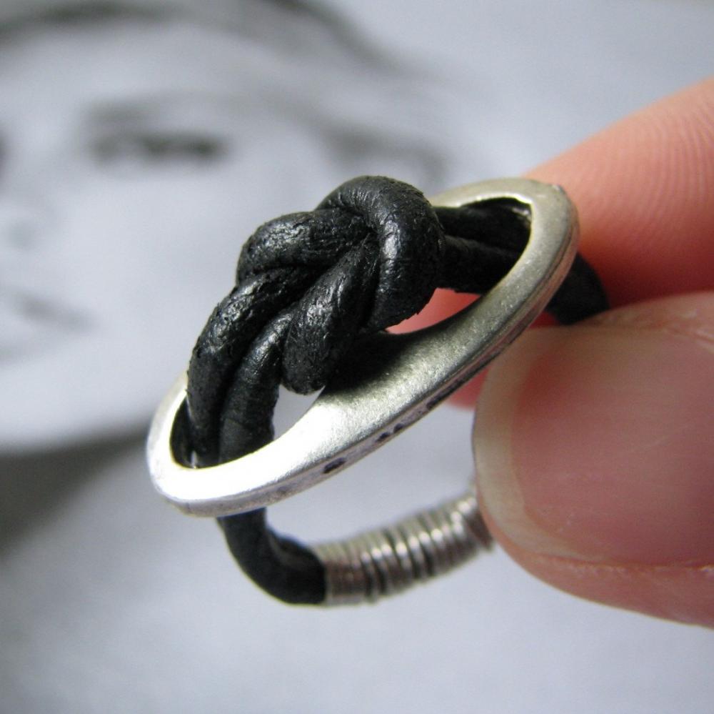 Leather Reef Love Knot Ring In Antiqued Silver/leather (made To Order) - Unisex Edgy Style